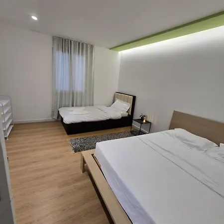 Ubytování v soukromí Neva'S Hotel, Apartment Librazhet