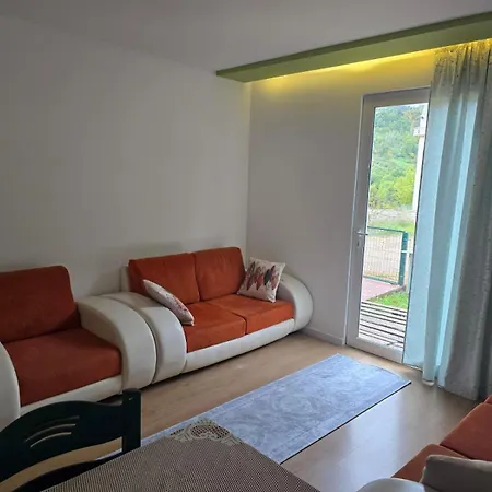 Neva's Проживание в семье