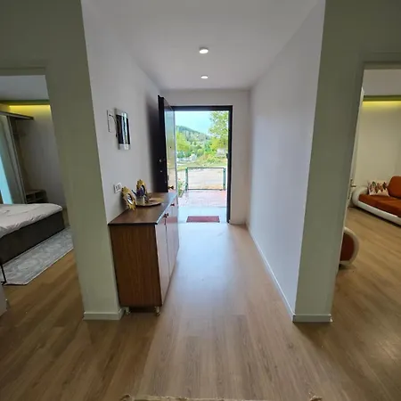 Neva's Privatunterkunft Librazhet